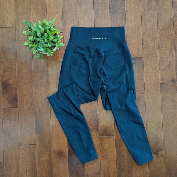 ALPHALETE NAVY BLUE CROSSOVER LEGGINGS - Picture 1 of 3